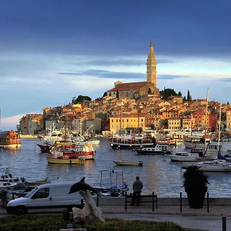 Apartment Apartments With Wifi Rovinj - 7144 *