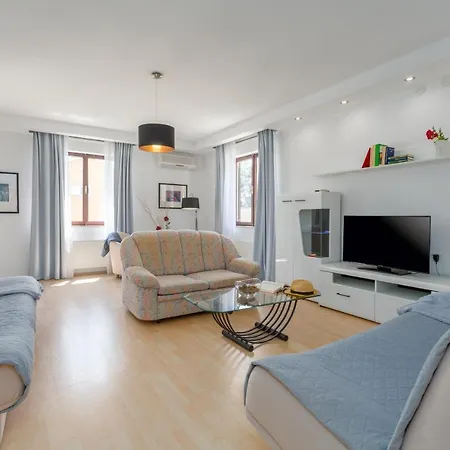 Apartments With Wifi Rovinj - 7144 *
