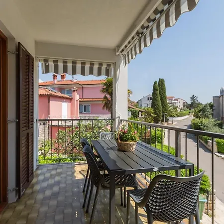Apartment Apartments With Wifi Rovinj - 7144